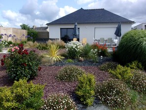 Property grounds - West cape; 100m beach; Batz island view;jacuzzi;wifi. (santec)