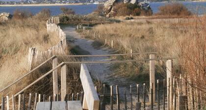 West cape; 100m beach; Batz island view;jacuzzi;wifi.