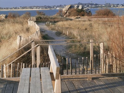 West cape; 100m beach; Batz island view;jacuzzi;wifi.