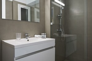 Hair dryer, towels