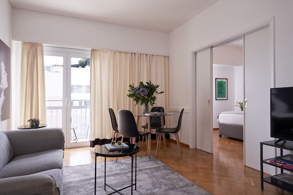 Smart TV, offices - Parthenon 2BD Apartment (Athens)