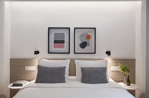 2 bedrooms, desk, iron/ironing board, travel cot - Parthenon 2BD Apartment (Athens)