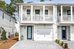 Exterior - 🌊 30A Townhome | Bikes-Pool-Inn to the Mystic (Santa Rosa Beach)