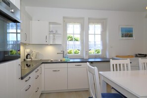 Unclassified image, 4 of 13, button - Südstrand 3, Germany (Sylt)