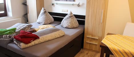 1 bedroom, WiFi, bed sheets