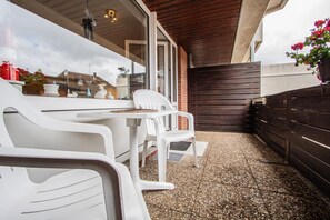 Unclassified image, 3 of 14, button - Ornum, App. 2 (Sylt)