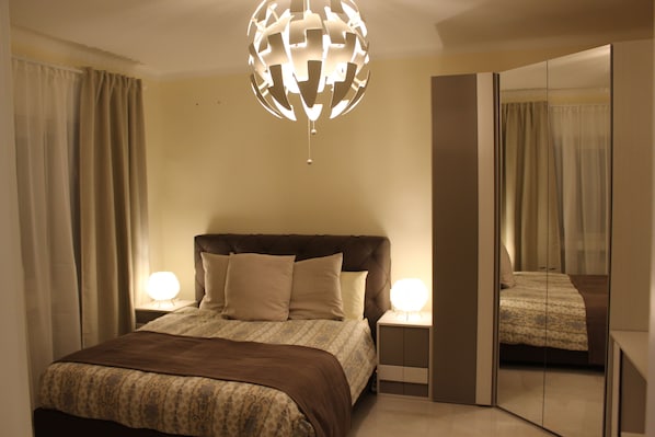 Deluxe-huoneisto, 2 makuuhuonetta, tupakointi kielletty | Työpöytä, pimennysverhot, silitysrauta/-lauta, ilmainen Wi-Fi