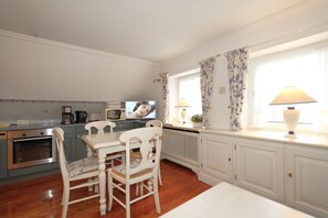 Unclassified image, 3 of 14, button - House Krauthahn DG, Germany (Sylt)