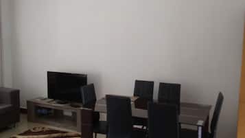 Televisión de pantalla plana de 32 pulgadas con canales vía satélite