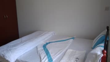 2 bedrooms, desk, iron/ironing board, WiFi