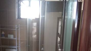 Dusche im Bad