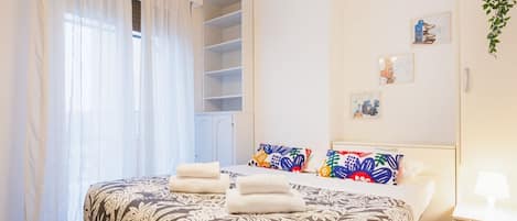 2 bedrooms, iron/ironing board, WiFi