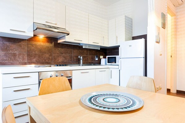 Fridge, microwave, toaster, cookware/dishes/utensils