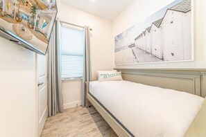 3 habitaciones, tabla de planchar con plancha, wifi y ropa de cama