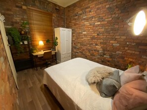 4 Schlafzimmer, Schreibtisch, Bügeleisen/Bügelbrett, Reisekinderbett
