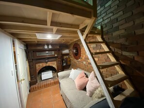 TV - ***Fitzroy cottage- 3/4brms- 2baths. 2km city**** (fitzroy)