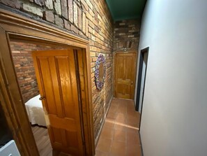 Interior - ***Fitzroy cottage- 3/4brms- 2baths. 2km city**** (fitzroy)