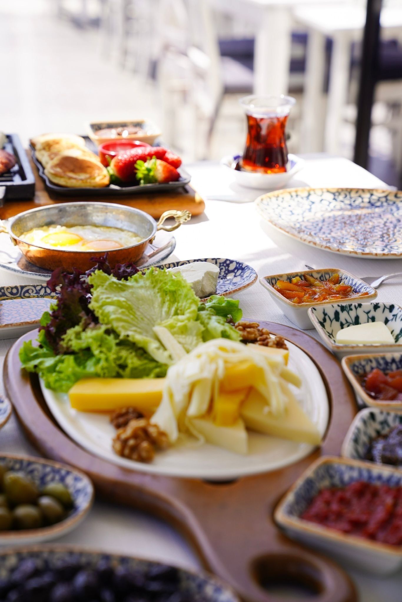 free daily full breakfast