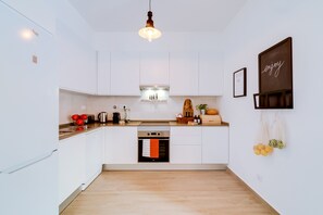 Fridge, microwave, oven, stovetop