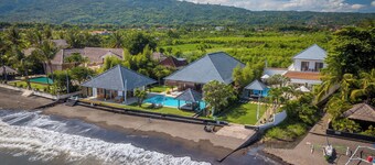 Villa Lovina Beach 1 - Villa en bord de mer avec piscine: dîner de bienvenue gratuit + petit-déjeuner!