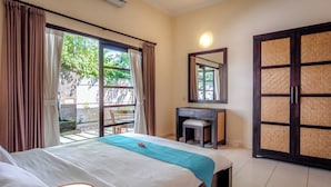 Room - Beachfront pool villa: Free welcome dinner! With own boat! (Dencarik)