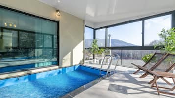 Pool Suite (Warm Pool/Apr~Nov/15:00-22:00 no after drinking Extra person fee after 4 people on spot)