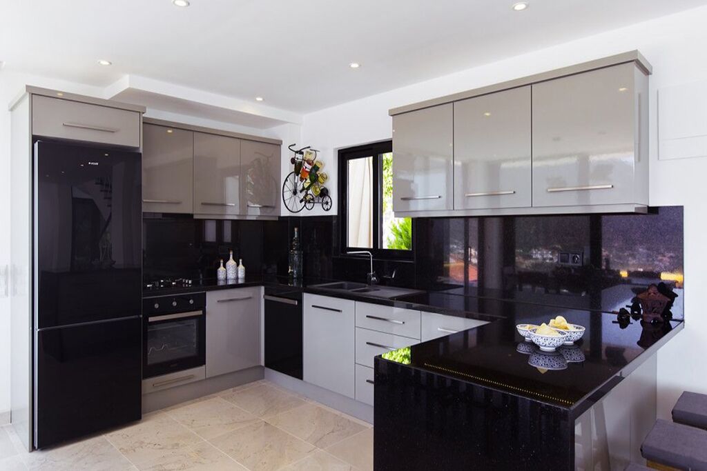 Réfrigérateur, micro-ondes, four, lave-vaisselle