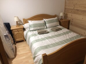 3 chambres, fer et planche à repasser