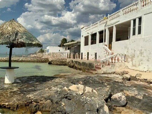 SANDOVAL HOUSE BEACH