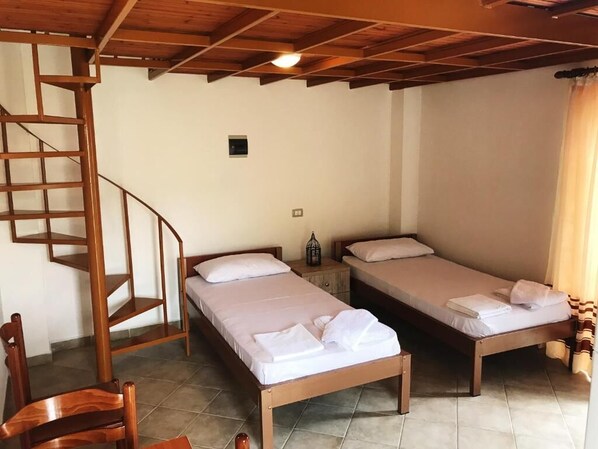 2 bedrooms, free WiFi, bed sheets - Flutura Apartments (Vlorë)
