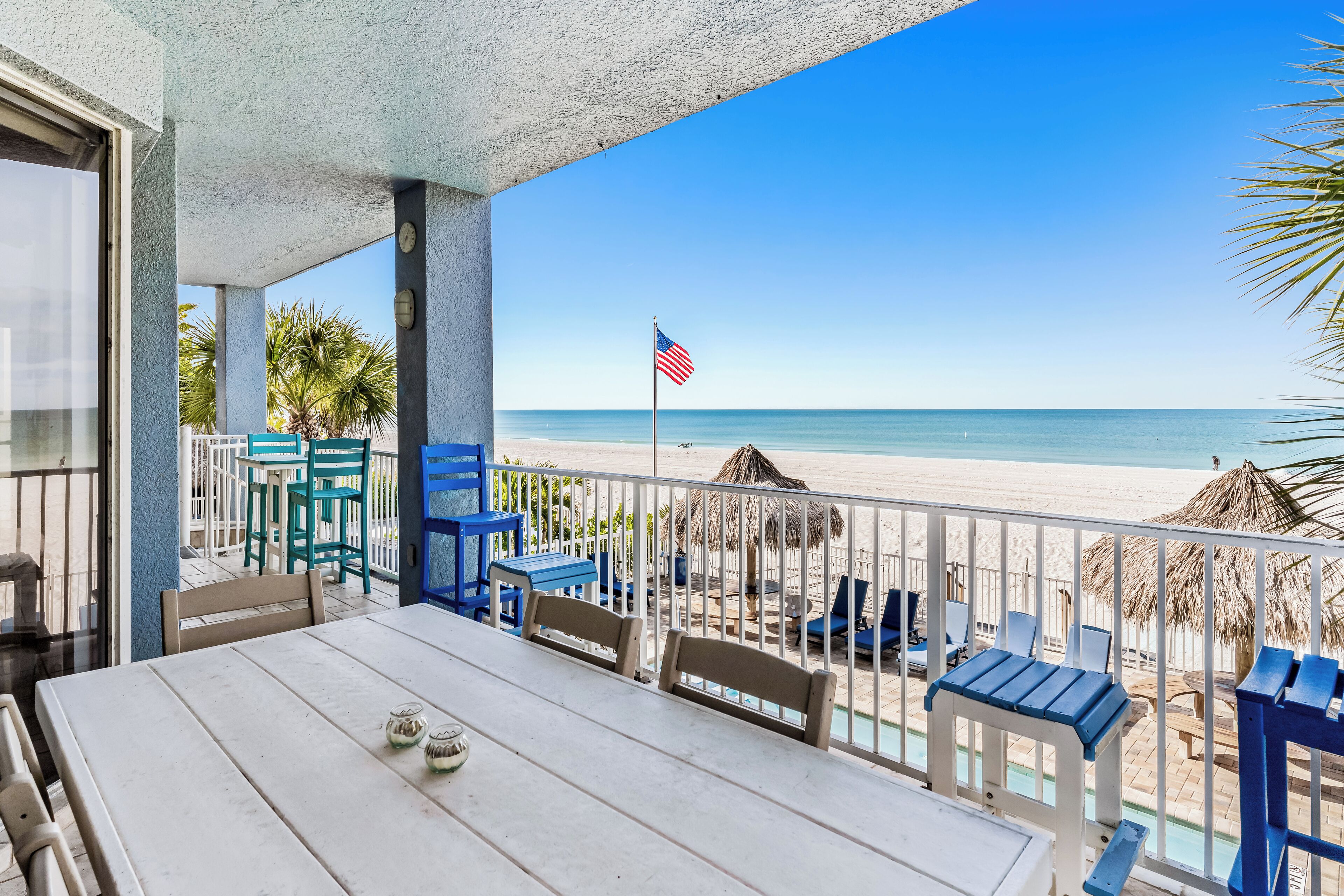 屋外ダイニングエリア