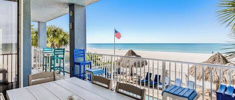 屋外ダイニングエリア