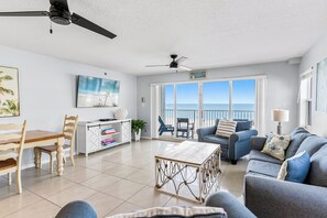 Télévision, lecteur de DVD, livres, médiathÚque