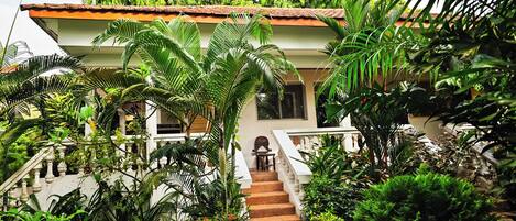 Superior Room, Non Smoking, Garden View | Terrace/patio