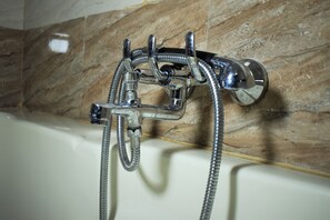 Superior Double Room | Bathroom amenities | Shower, free toiletries, towels - Viraz Valley (Kumta)