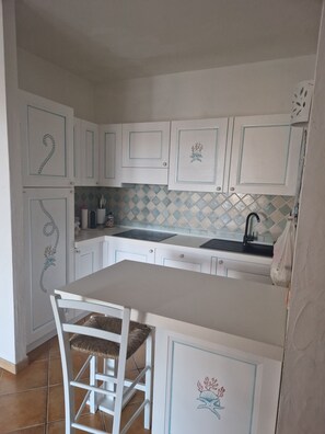 Kühlschrank, Ofen, Herdplatte, Geschirrspüler