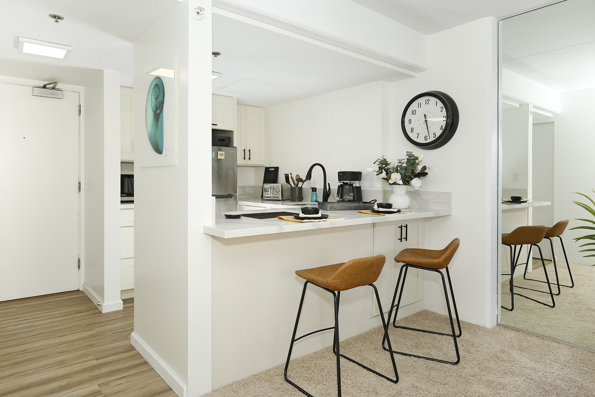 Fridge, microwave, oven, coffee/tea maker