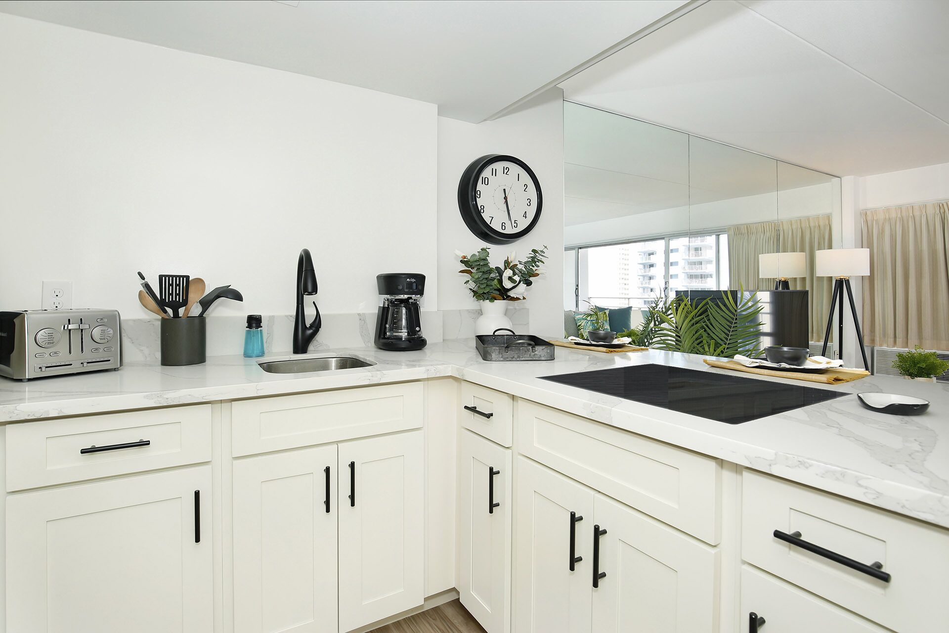 Fridge, microwave, oven, coffee/tea maker