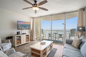 Condo, 1 Bedroom | Living area