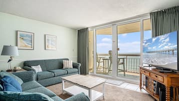 Condo, 3 quartos | Área de estar