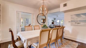 House, 4 Bedrooms | Private kitchen