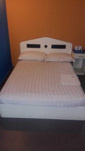Basic Double Room | In-room safe, blackout drapes, cribs/infant beds, free WiFi - Hôtel le corail (Port Louis)