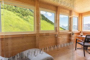 高级公寓, 2 间卧室 (Top 4/8, inlc. 90 EUR Cleaning Fee) | 2 多间卧室、高档床上用品、办公桌、隔音