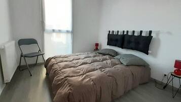 2 slaapkamers, een strijkplank/strijkijzer, gratis wifi