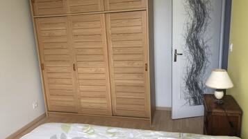 3 chambres, fer et planche Ă  repasser, Wi-Fi gratuit, draps fournis