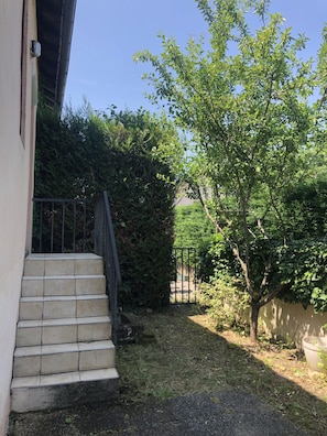 Property grounds - Large terraced house, with garden, in quiet area (Dijon)