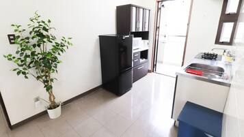 Fridge, microwave, stovetop, cookware/dishes/utensils