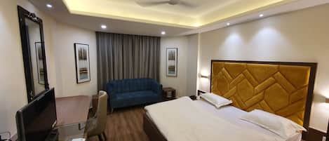 Luxury Double Room | Individually decorated, individually furnished, bed sheets