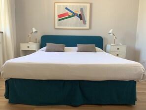 4 Schlafzimmer, Schreibtisch, Bügeleisen/Bügelbrett, Reisekinderbett