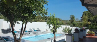 Villa panoramica vista Etna con piscina  tra i profumi di un giardino di agrumi 